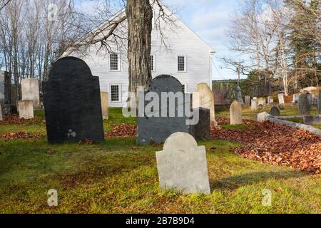 Harrington Meeting House in Bristol, Maine in den Herbstmonaten. Das 1772-1775 erbaute Meetinghouse wurde in das National Register of Historic aufgenommen Stockfoto