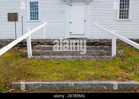 Harrington Meeting House in Bristol, Maine in den Herbstmonaten. Das 1772-1775 erbaute Meetinghouse wurde in das National Register of Historic aufgenommen Stockfoto