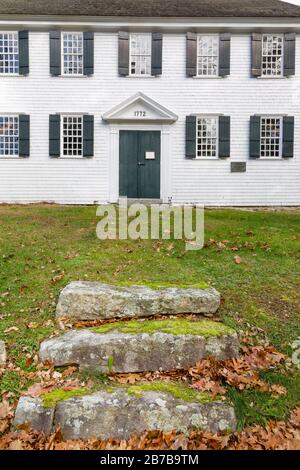 Old Walpole Meetinghouse in South Bristol, Maine in den Herbstmonaten. Das Haus wurde im Jahre 17772 erbaut und wurde in das National Register of Histori aufgenommen Stockfoto