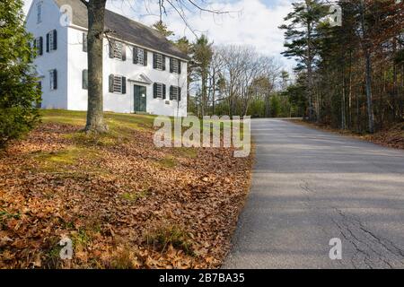 Old Walpole Meetinghouse in South Bristol, Maine in den Herbstmonaten. Das Haus wurde im Jahre 17772 erbaut und wurde in das National Register of Histori aufgenommen Stockfoto