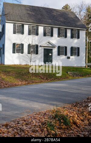 Old Walpole Meetinghouse in South Bristol, Maine in den Herbstmonaten. Das Haus wurde im Jahre 17772 erbaut und wurde in das National Register of Histori aufgenommen Stockfoto