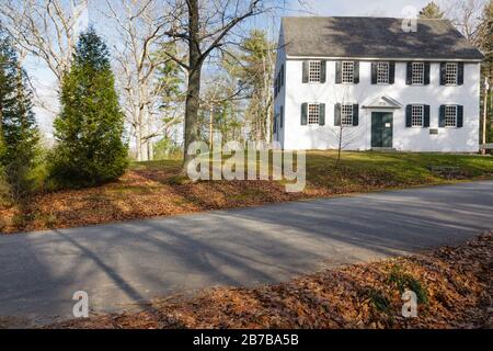 Old Walpole Meetinghouse in South Bristol, Maine in den Herbstmonaten. Das Haus wurde im Jahre 17772 erbaut und wurde in das National Register of Histori aufgenommen Stockfoto