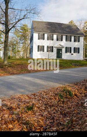 Old Walpole Meetinghouse in South Bristol, Maine in den Herbstmonaten. Das Haus wurde im Jahre 17772 erbaut und wurde in das National Register of Histori aufgenommen Stockfoto