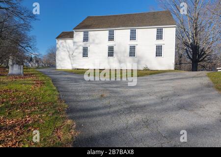 Die Deutsche Lutherische Kirche (auch "Old German Meeting House" genannt) in Waldoboro, Maine in den Herbstmonaten. Diese Kirche wurde im Jahre 772 erbaut und steht auf dem Bau Stockfoto