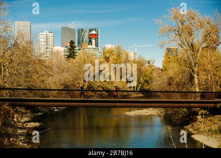 Moderne Aussicht auf die Innenstadt, in der Nähe des Parks. calgary, Kanada - oktober 2019 Stockfoto