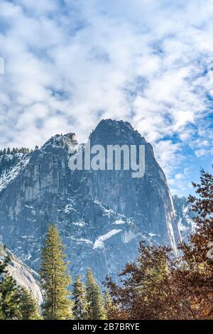 Yosemite National Park Valley, bis Ende Herbst und Beginn der Wintersaison, Dezember 2019, Kalifornien, Vereinigte Staaten von Amerika. Stockfoto