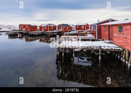 Angeletappen mit Hummertöpfen im Champney's West, heute Teil der Stadt Trinity Bight, in Neufundland, Kanada[keine Immobilienfreigaben; verfügbar für Stockfoto