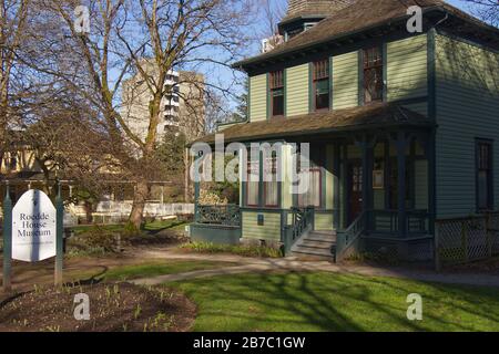 Vancouver, Kanada - 20. Februar 2020: Ein Blick auf das Roedde House Museum. Ein spätviktorianisches Haus in der Barclay Street 1415 in Vancouver. Stockfoto