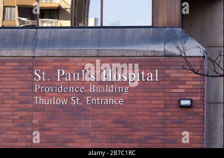 Vancouver, Kanada - 20. Februar 2020: Blick auf das Eingangsgebäude 'St. Paul Hospital" in der Innenstadt von Vancouver Stockfoto