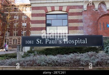 Vancouver, Kanada - 20. Februar 2020: Blick auf das Eingangsgebäude 'St. Paul Hospital" in der Innenstadt von Vancouver Stockfoto