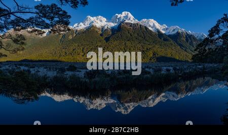 Panorama der Mirror Lakes im Fiordland National Park in Neuseeland Stockfoto