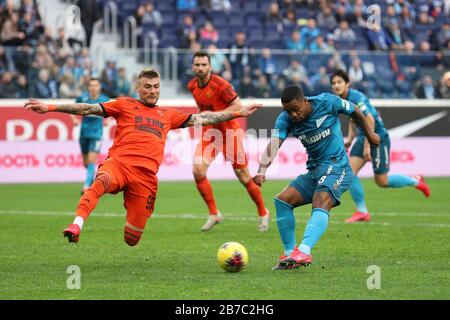 Sankt Petersburg, Russland. März 2020. Malcom (Silva de Oliveira Malcom Filipe) (R) von Zenit sah im Einsatz während des russischen Premier-League-Spiels zwischen dem FC Zenit St. Petersburg und dem FC Ural Jekaterinburg. (Endstand; Zenit St. Petersburg 7:1 Ural Jekaterinburg) Credit: Sopa Images Limited/Alamy Live News Stockfoto