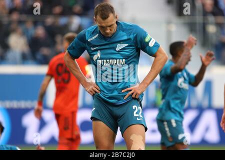 Sankt Petersburg, Russland. März 2020. Artem Dzyuba von Zenit reagiert während des russischen Premier-League-Spiels zwischen dem FC Zenit St. Petersburg und dem FC Ural Jekaterinburg. (Endstand; Zenit St. Petersburg 7:1 Ural Jekaterinburg) Credit: Sopa Images Limited/Alamy Live News Stockfoto