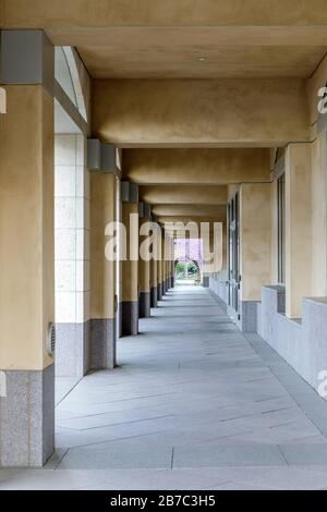 Leerer Campus Cloister an der Stanford University Stockfoto