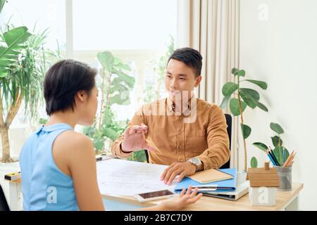 Business, Technologie und Personen Konzept - Architekten oder Designer arbeiten im Büro Stockfoto