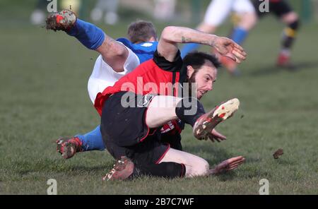 Brighton, Großbritannien. März 2020. Ein knackiger Angriff - Trotz der Verschiebung aller Spiele der Premier League und der englischen Football League bis zum 4. April in Großbritannien aufgrund von Coronavirus, Es gab keine Einstellung des Breitenfußballs, da Die Rednerleuchten Goring St Theresa's im Chairman Charity Cup Tie at Wish Road Recreation Ground übernahmen, waren Die Rednerinnen die überzeugenden Gewinner, die Goring 9-1Hove schlugen. Credit: James Boardman/Alamy Live News Stockfoto