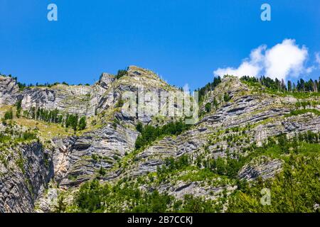 Blick auf den Berg vom Wasserfall Savica im Triglav Nacional Park. Stockfoto