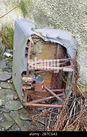 Der verlassene Autositz in den Ruinen des Thornton Fever Hospital in Fife, Schottland Stockfoto