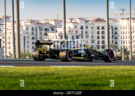 VAE/Abu Dhabi - 12.03.2019 - Esteban Ocon (FRA) gab sein Bahndebüt für das Renault F1 Team bei der Rennpostprüfung auf der Yas Marina Rennstrecke Stockfoto