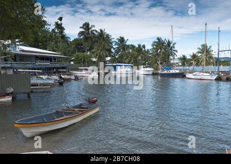 dh MADANG PAPUA NEW GUINEA Boote und Yachten im Yacht-Club-Hafen Stockfoto