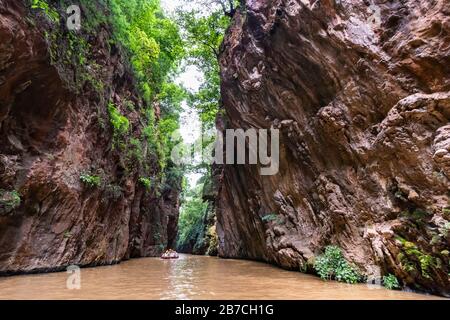 Yincui Gorge in der Jiuxiang Gorge und Caves National Geopark in Jiuxiang Yi und Hui Ethnic Autonomous Township, Kunming, Yunnan, China. Stockfoto