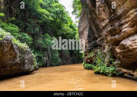 Yincui Gorge in der Jiuxiang Gorge und Caves National Geopark in Jiuxiang Yi und Hui Ethnic Autonomous Township, Kunming, Yunnan, China. Stockfoto