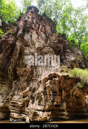 Yincui Gorge in der Jiuxiang Gorge und Caves National Geopark in Jiuxiang Yi und Hui Ethnic Autonomous Township, Kunming, Yunnan, China. Stockfoto