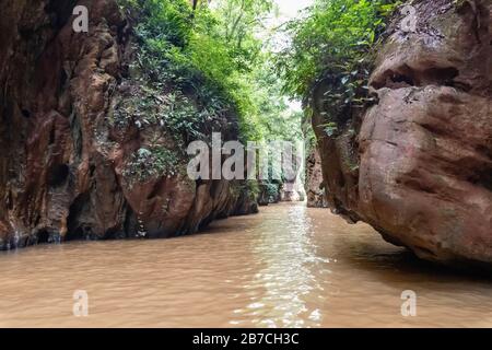 Yincui Gorge in der Jiuxiang Gorge und Caves National Geopark in Jiuxiang Yi und Hui Ethnic Autonomous Township, Kunming, Yunnan, China. Stockfoto