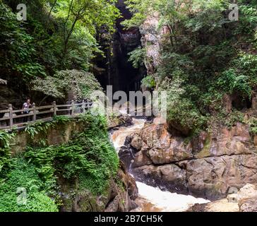 Erschreckende Schlucht, Jīnghún Xiá, in der Jiuxiang-Schlucht und am Caves National Geopark in Jiuxiang Yi und Hui Ethnic Autonomous Township, Kunming, Yunnan, China. Stockfoto