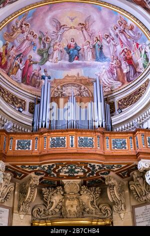 Pfeifenorgel in der Kathedrale Mariä Himmelfahrt in den Himmel im Inneren von Cittadella in Victoria in Gozo, Malta Stockfoto