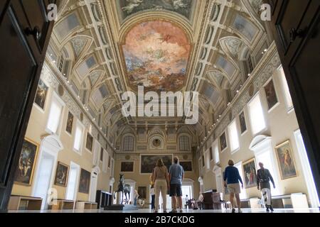 Blick auf die Decke im Saal der Sonnenuhr im Archäologischen Nationalmuseum in Neapel, Italien. Stockfoto