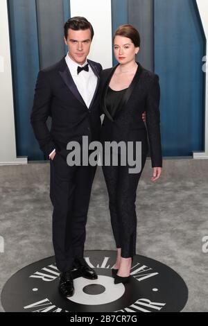 2020 Vanity Fair Oscar Party nach den 92. Oscars im Wallis Annenberg Center for the Performing Arts in Beverly Hills, Kalifornien am 9. Februar 2020. Mit: Finn Wittrock, Sarah Roberts Where: Beverly Hills, Kalifornien, Vereinigte Staaten When: 10 Feb 2020 Credit: Sheri Determan/WENN.com Stockfoto