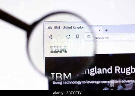 Los Angeles, Kalifornien, USA - 15. März 2020: IBM-Symbol für internationale Geschäftsmaschinen auf der Webseite. Das ibm.com Logo wird auf dem Bildschirm angezeigt Stockfoto