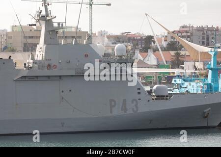 Marineschiffe dockten in Las Palmas, Gran Canaria Stockfoto