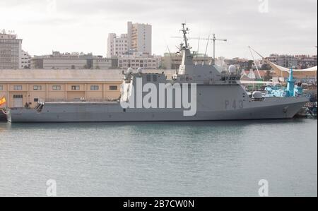 Marineschiffe dockten in Las Palmas, Gran Canaria Stockfoto