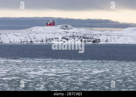 Haus über dem Hafen im Gebiet der Trinity Bay in Neufundland, Kanada [keine Eigentumsfreigabe; nur für redaktionelle Lizenzierung verfügbar] Stockfoto