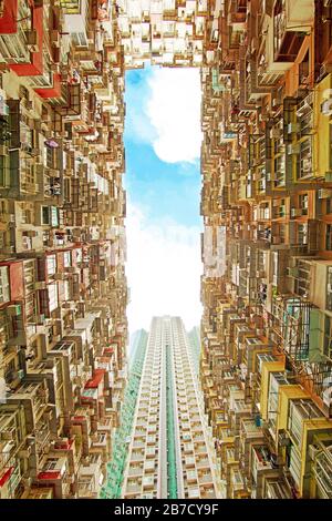 Wohnwohnung. Yick Cheong Building, Quarry Bay in Hongkong Stockfoto