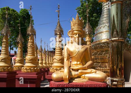 Ein buddhistischer Tempel in der Nähe des Popa-Berges, der Mandalay-Region, Myanmar, Asien Stockfoto