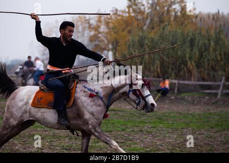 Sindirgi, Balikesir/Türkei - 15.11.2015: Ein Blick aus dem türkischen Javelin-Spiel während des Etnospor Culture Festivals. Stockfoto