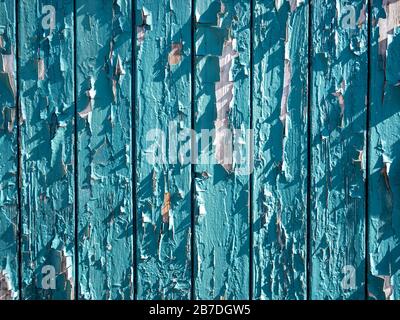 Grün schälender Wandhintergrund aus Holz Stockfoto