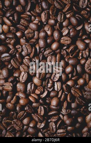 Makrofotografie von gerösteten Kaffeebohnen. Stockfoto