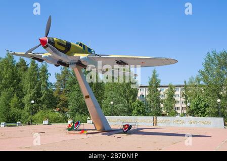 LEBYAZHYE, RUSSLAND - 06. JUNI 2019: Denkmal für die Verteidiger des Leningrader Himmels. Sowjetischen Il-2-Angriffsflugzeugen der großen Vaterländischen Kriegszeit Stockfoto