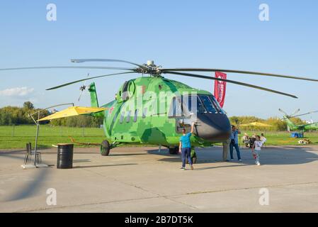 ZHUKOVSKY, RUSSLAND - 30. AUGUST 2019: Schwerer Transport zweimotoriger russischer Hubschrauber Mi-38T auf der Luftschau MAKS-2019 Stockfoto