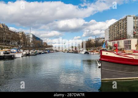 Arsenal-Hafen am Canal Saint Martin in Paris Stockfoto