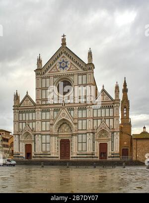 FLORENZ ITALIEN SANTA CROCE KIRCHE AUSSERHALB DER FRANZISKANISCHEN BASILIKA Stockfoto