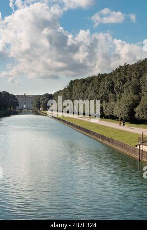 Italien, CASERTA - 19. Oktober 2019: Der Königspalast und die Gärten von Caserta (Palazzo reale di Caserta), erbaut im 18. Jahrhundert, ehemalige Residenz des Barock Stockfoto