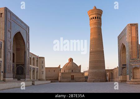 Poi-Kalon-Moschee und Minarett bei Sonnenaufgang, in Buchara, Usbekistan Stockfoto