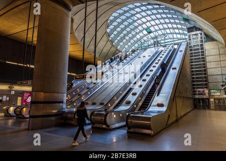 Die U-Bahnstation Canary Wharf London - die U-Bahnstation Canary Wharf auf der Jubilee Line - Architekten Sir Norman Foster eröffnete 1999 Stockfoto