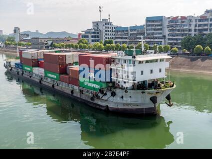 Fluss-Containerschiff, Jangtsekiang Stockfoto