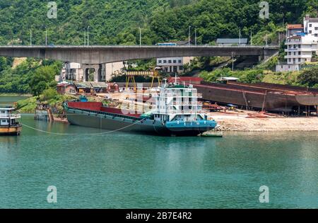 Lokaler Schiffbauhof, Xiling Gorge, 3 Schluchten, Jangtse Stockfoto